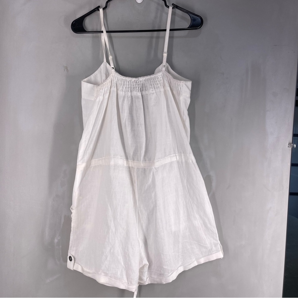 White Sleeveless Romper with Zipper and Pockets - Picture 7 of 14